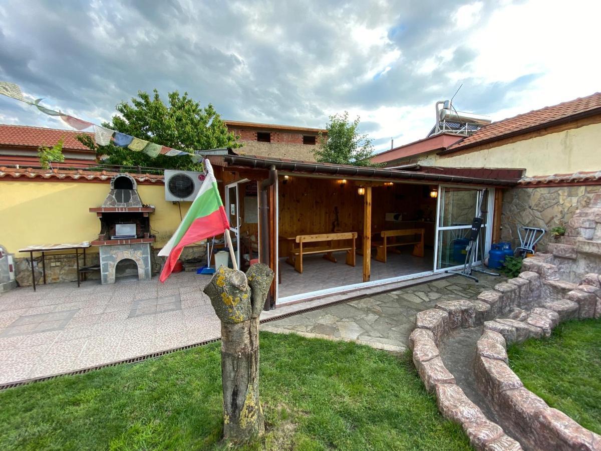 Family Hotel Kavrakovi Pavel Banya Εξωτερικό φωτογραφία