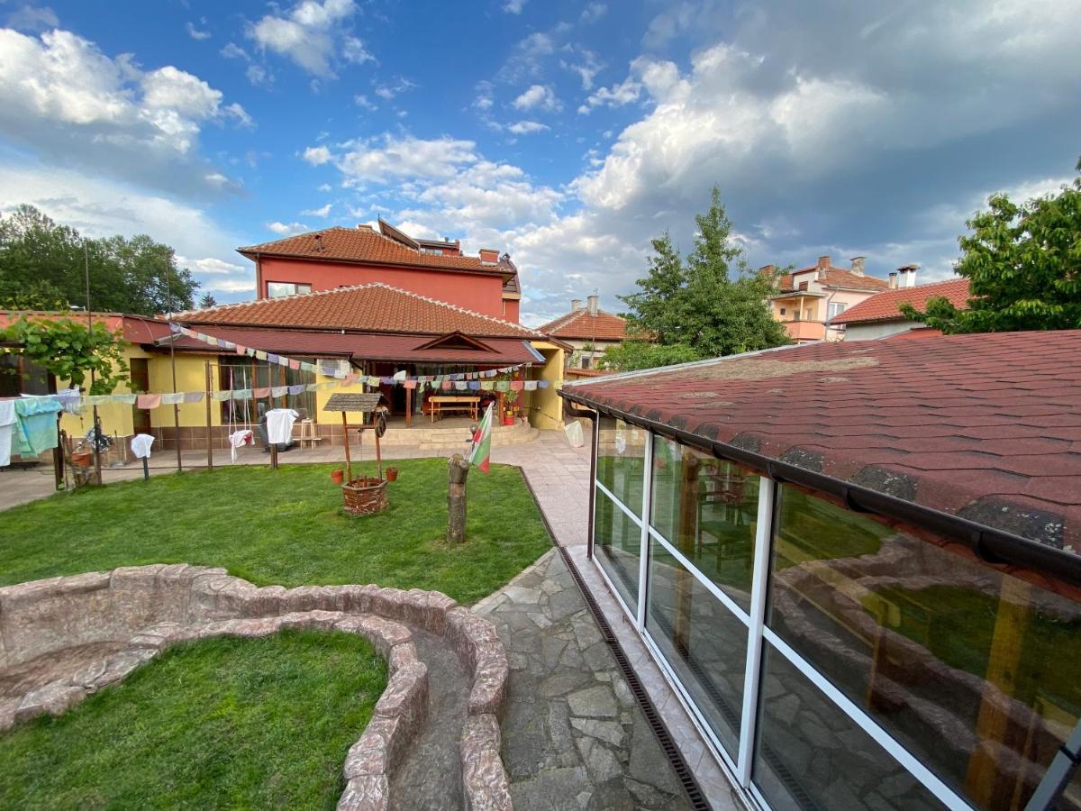 Family Hotel Kavrakovi Pavel Banya Εξωτερικό φωτογραφία