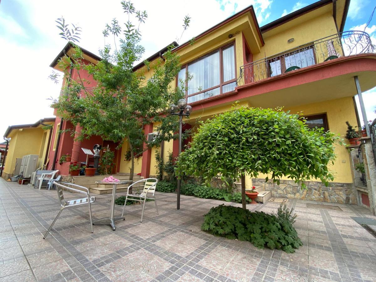 Family Hotel Kavrakovi Pavel Banya Εξωτερικό φωτογραφία