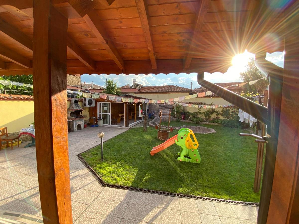 Family Hotel Kavrakovi Pavel Banya Εξωτερικό φωτογραφία