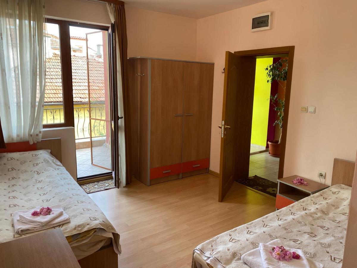 Family Hotel Kavrakovi Pavel Banya Εξωτερικό φωτογραφία