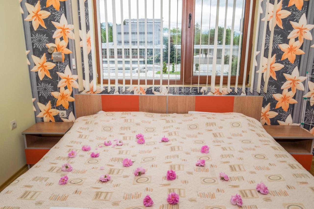 Family Hotel Kavrakovi Pavel Banya Εξωτερικό φωτογραφία